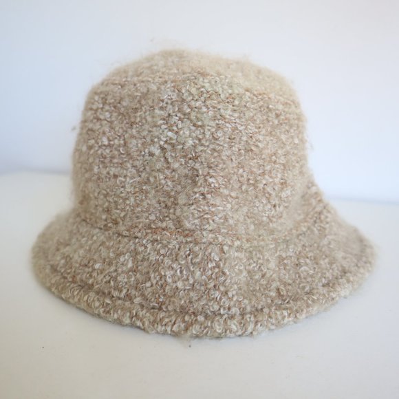 GAP Fuzzy Boucle Bucket Hat - Picture 2 of 7